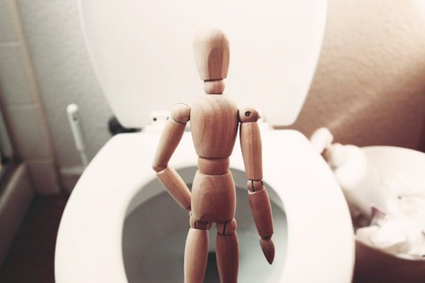 Это журчание заразнее зевоты: эксперты о групповом мочеиспускании