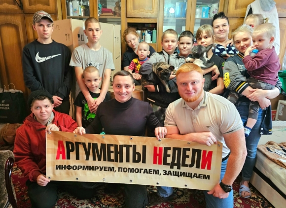 Волонтер Михаил Лисов празднует свой День рождения в зоне боевых действий 
