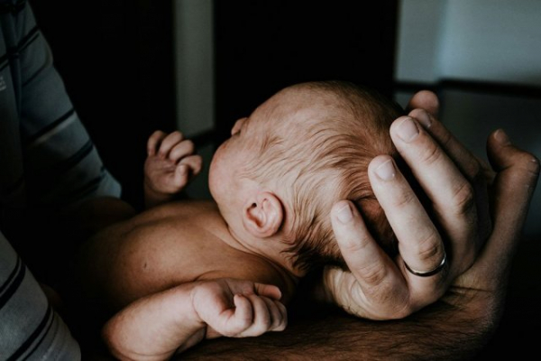 Ребёнок родился с одной почкой: почему так бывает и что делать родителям?