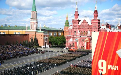 В Москве на Красной площади проходит Парад Победы 