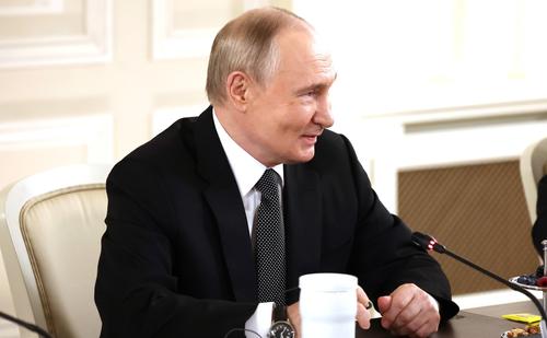 Путин: в некоторых учебниках по истории отмечалась откровенная русофобия