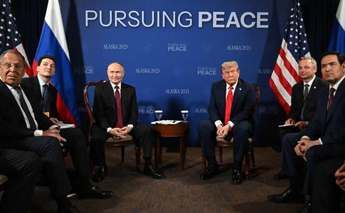 Путин назвал приехавшего на Аляску в свитере с надписью &laquo;СССР&raquo; Лаврова империалистом
