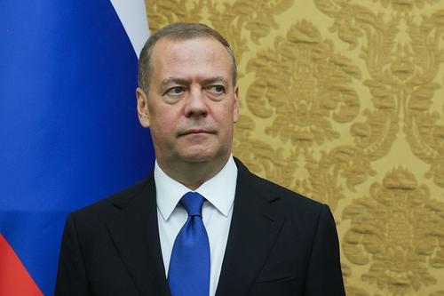 Медведев передал Ким Чен Ыну привет и наилучшие пожелания от Путина