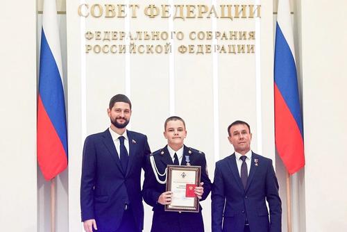 &laquo;Выносил бабушек на себе&raquo;: 16-летний Богдан из ДНР стал ангелом-хранителем для пожилых соседей