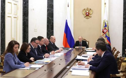Путин: важно системно работать над увеличением доходов пенсионеров, пенсии должны расти темпами не ниже инфляции