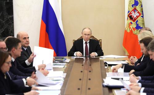 Путин заявил о введении с 2026 года новой выплаты для семей с детьми