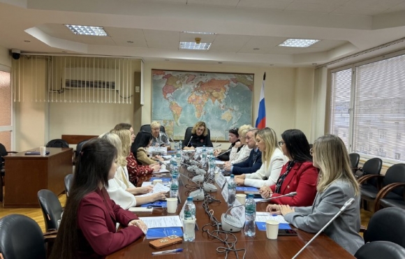 Женские социальные инициативы и демографическая политика: пути к устойчивому развитию общества