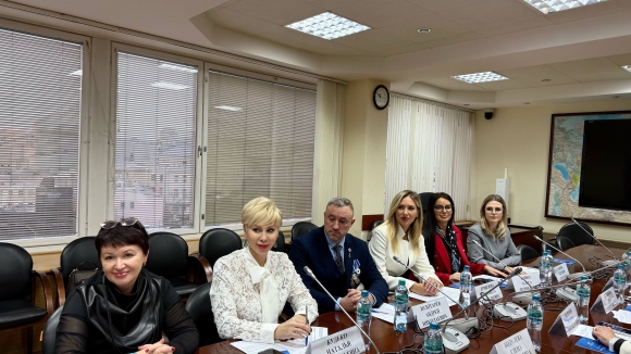 Женские социальные инициативы и демографическая политика: пути к устойчивому развитию общества