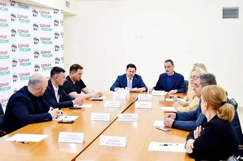 Депутат ЗСК Виктор Тепляков провёл круглый стол с участниками Клуба международной премии &laquo;МыВместе&raquo;