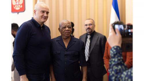 За чей счет иностранные журналисты прибыли в Крым не сообщается